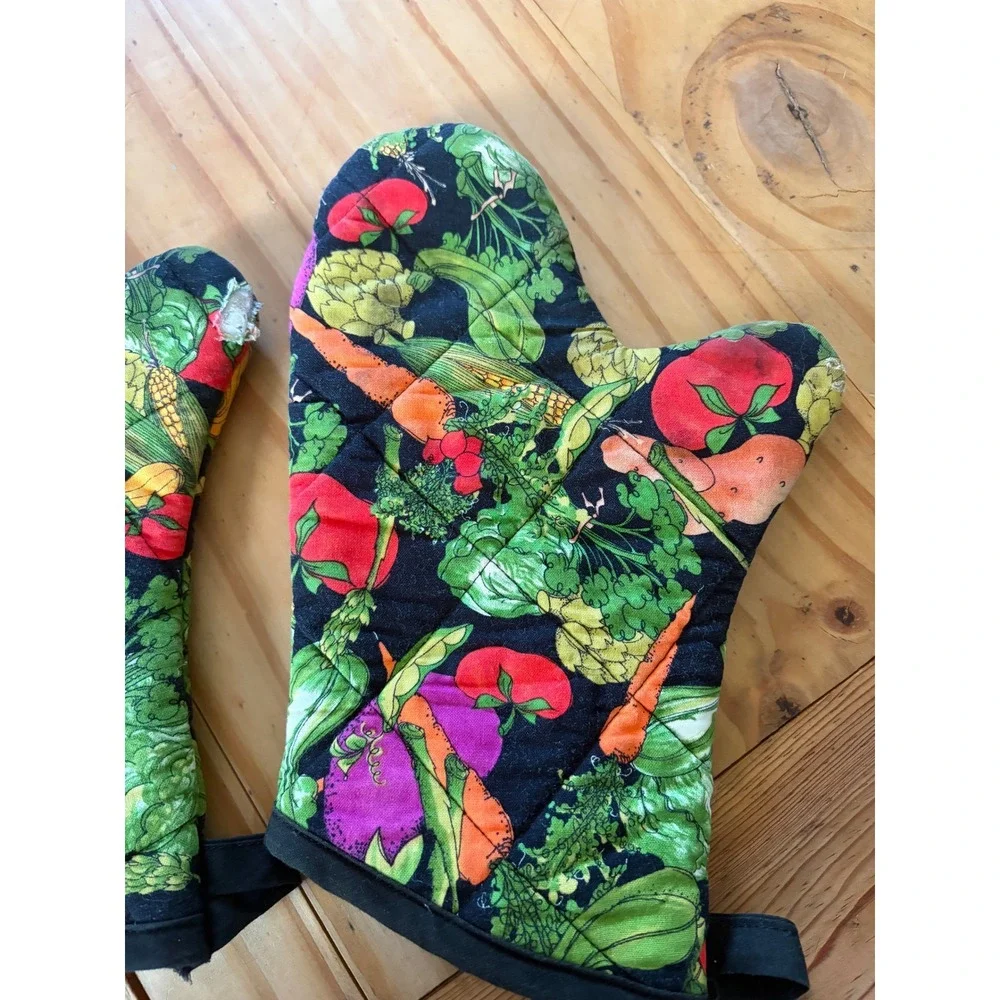 Vintage Vegetable Print Quilted Oven Mitts Pair Black Garden Pattern Frayed